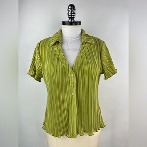 💚 3032. Plisse Collar Slit Front Short Sleeve Top